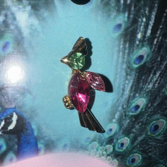 Parrot Pin Brooch with Pink and Green Crystals.  (BR444) - Picture 4 of 5